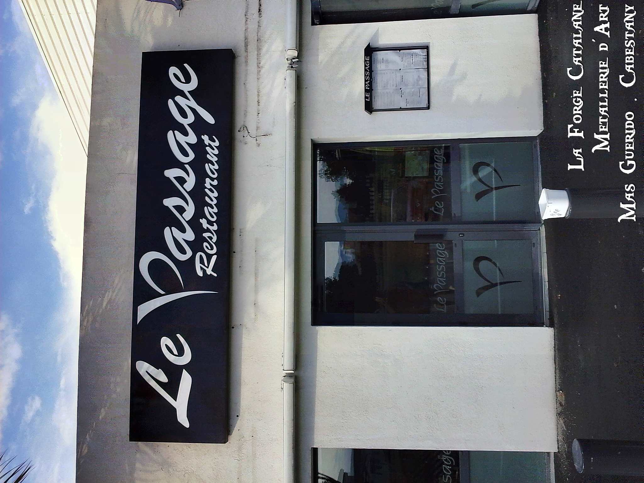 Enseigne caissonne pour eclairage led forge catalane.jpg